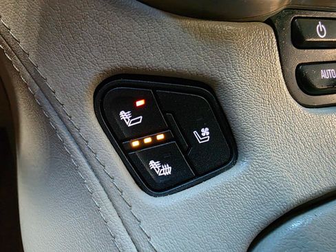 Used 2018 GMC Yukon XL Denali w/ Denali Ultimate Package AWD/4WD image 41