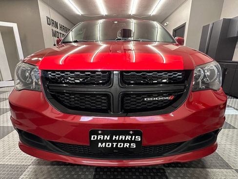 Used 2016 Dodge Grand Caravan SE image 3