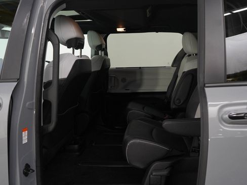 Used 2026 Toyota Sienna AWD image 21