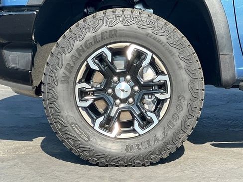 Used 2024 Chevrolet Silverado 1500 ZR2 w/ Technology Package image 37