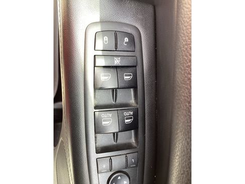 Used 2018 Jeep Grand Cherokee Laredo AWD/4WD image 36