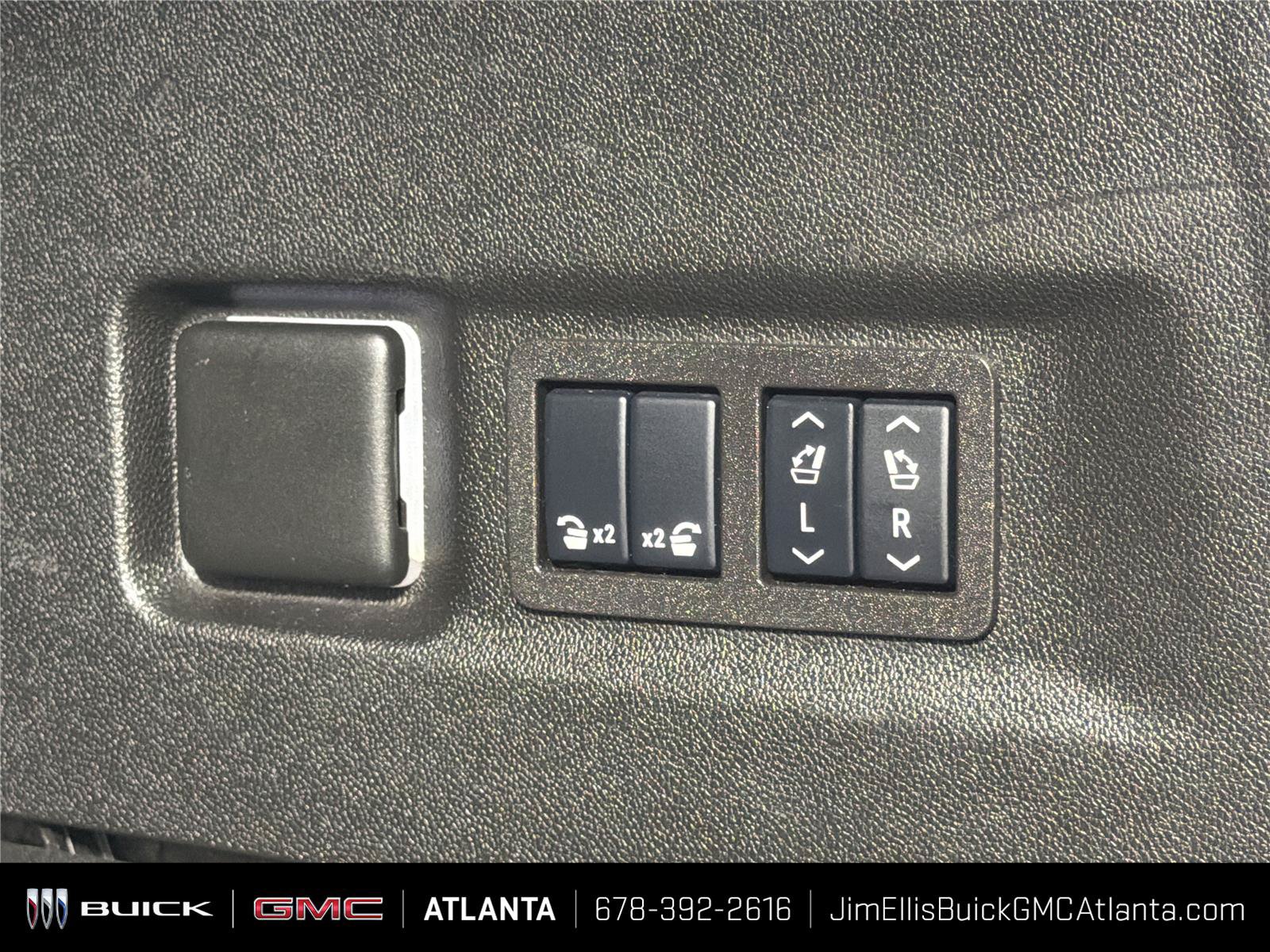 Used 2024 GMC Yukon XL Denali RWD image 18