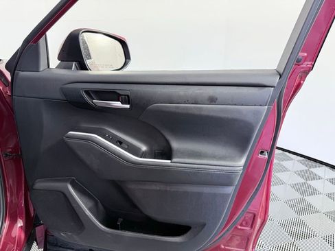 Used 2021 Toyota Highlander XLE image 10