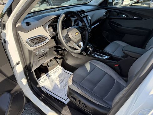 Used 2021 Chevrolet TrailBlazer LT w/ Premium Seating Package FWD image 8