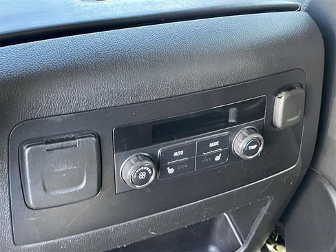 Used 2018 GMC Yukon XL Denali image 17