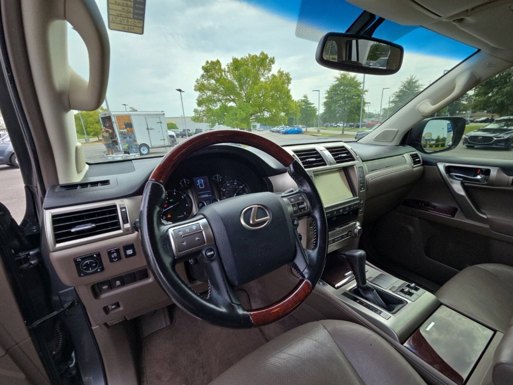 Used 2018 Lexus GX 460 Premium w/ Premium Package AWD/4WD image 31