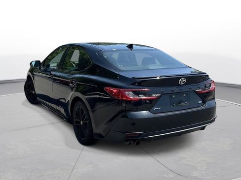 Used 2025 Toyota Camry SE FWD image 8