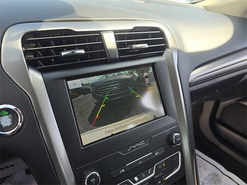 Used 2020 Ford Fusion SE image 24
