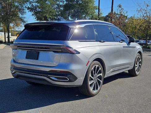 Used 2025 Lincoln Nautilus Black Label image 9