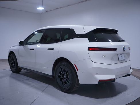 Used 2026 BMW iX xDrive60 image 3