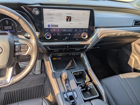 Used 2026 Lexus TX 500h AWD w/ Technology Package image 23
