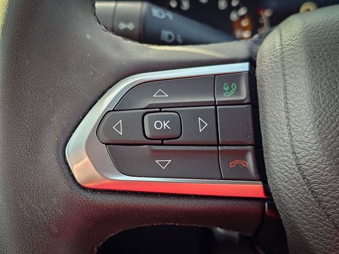 Certified 2024 Jeep Compass Latitude image 18