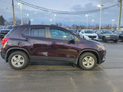 Certified 2022 Chevrolet Trax LT w/ LT Convenience Package image 10