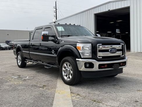Used 2015 Ford F250 Lariat w/ Lariat Interior Package AWD/4WD image 2