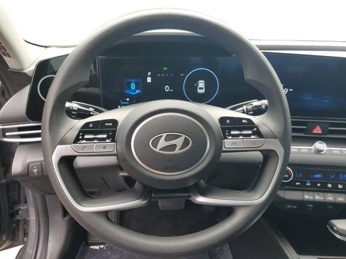 Used 2024 Hyundai Elantra SEL FWD image 12