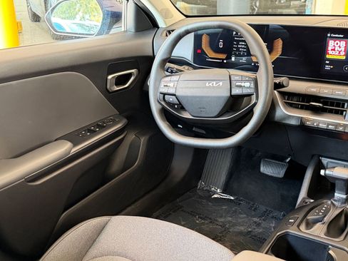 Used 2025 Kia K4 LXS FWD image 30