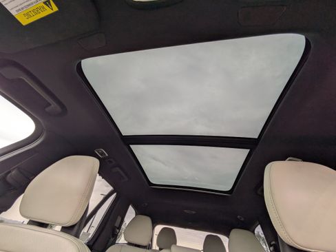 Used 2022 Volvo XC90 T8 R-Design w/ Advanced Package image 29