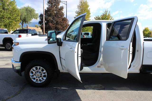Used 2023 Chevrolet Silverado 2500 LT AWD/4WD image 10