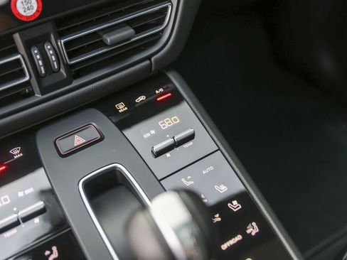 Certified 2025 Porsche Macan AWD/4WD image 25