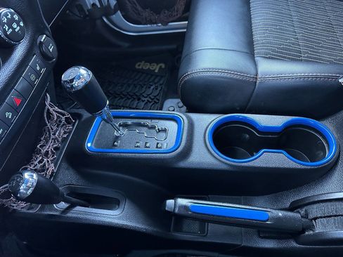 Used 2012 Jeep Wrangler Unlimited Sahara image 36