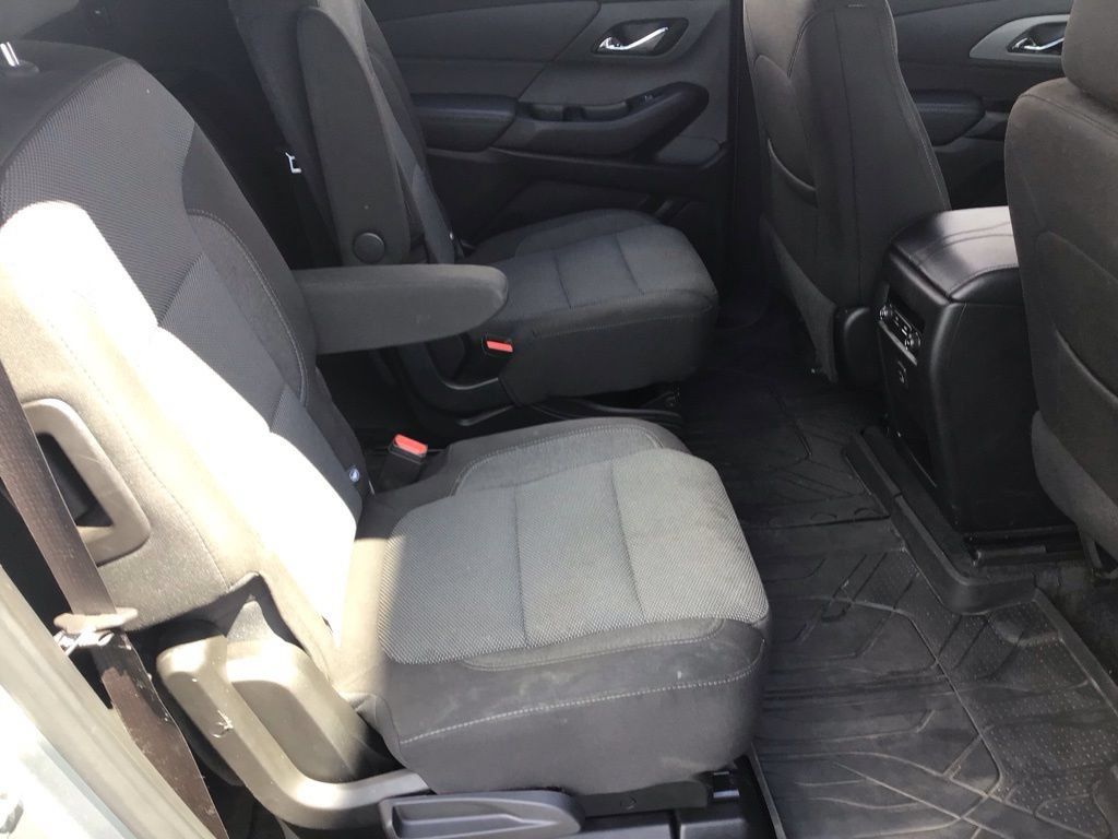 Used 2023 Chevrolet Traverse LT FWD image 16