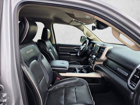 Used 2019 RAM 1500 Laramie AWD/4WD image 10