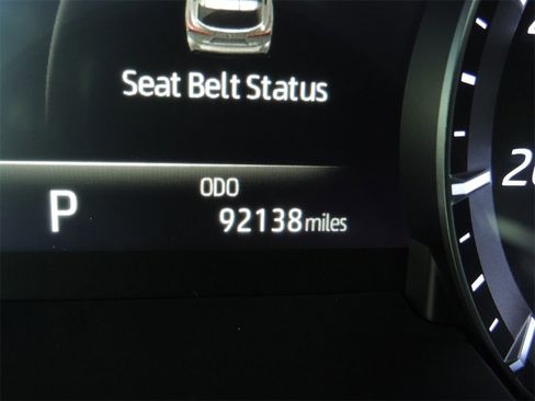 Used 2020 Toyota Highlander XLE image 29