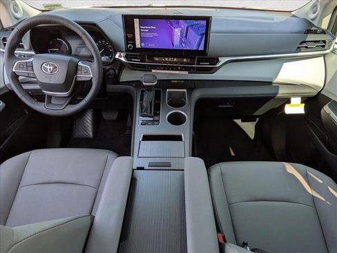 New 2026 Toyota Sienna XLE image 14