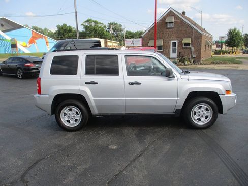 Used 2010 Jeep Patriot Sport FWD image 7
