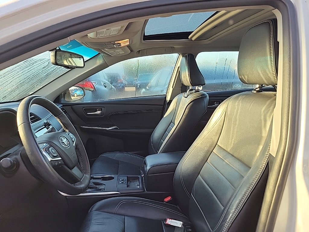 Used 2017 Toyota Camry XLE w/ Moonroof Package FWD image 6