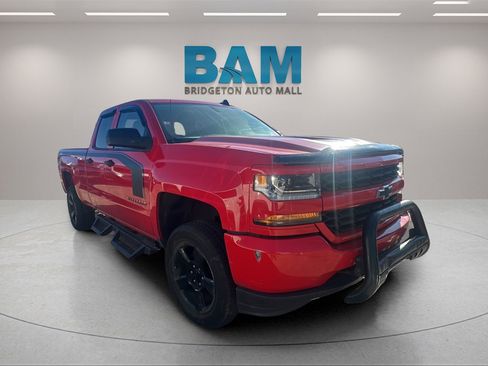Used 2018 Chevrolet Silverado 1500 Custom w/ Custom Value Package image 1