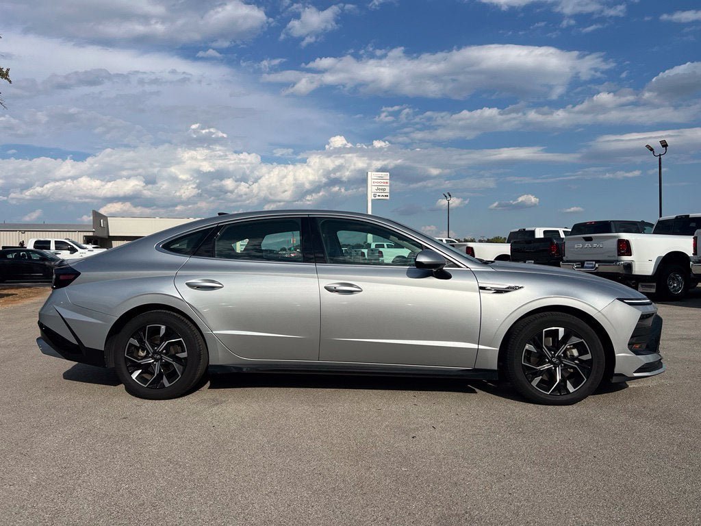 Used 2025 Hyundai Sonata SEL FWD image 8