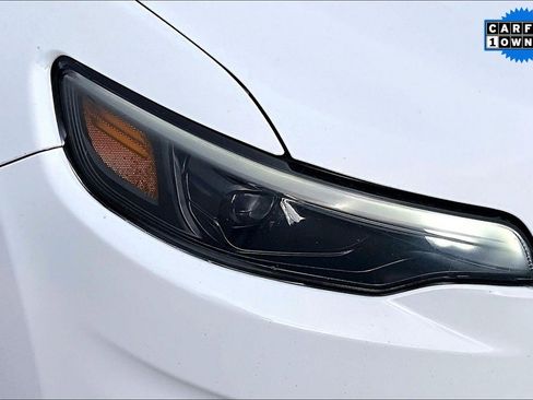 Used 2019 Jeep Cherokee Limited image 25