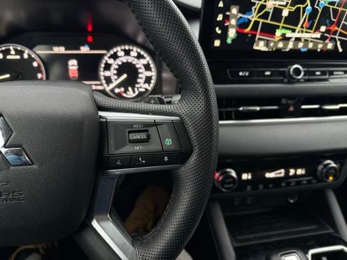 Used 2025 Mitsubishi Outlander SE image 28