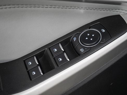 Used 2022 Ford Explorer XLT w/ Equipment Group 202A AWD/4WD image 22
