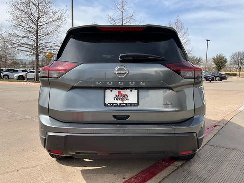 Used 2025 Nissan Rogue SV image 7