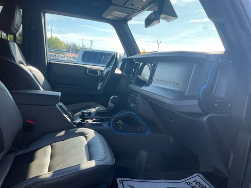 Used 2024 Ford Bronco Black Diamond w/ Sasquatch Package AWD/4WD image 12