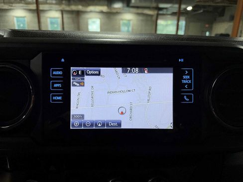 Used 2018 Toyota Tacoma TRD Sport w/ Exterior Package AWD/4WD image 20