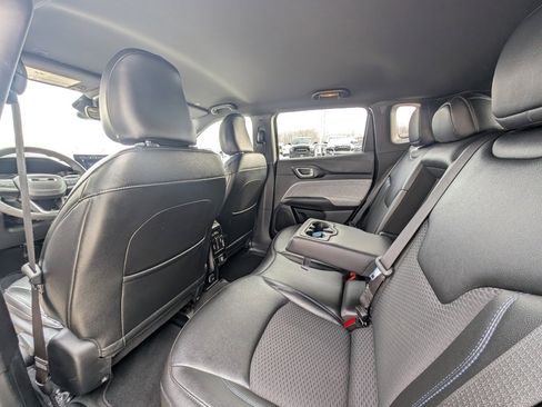 Used 2024 Jeep Compass Latitude image 16