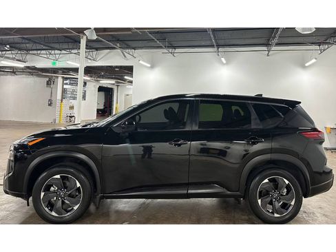 Used 2024 Nissan Rogue SV FWD image 8