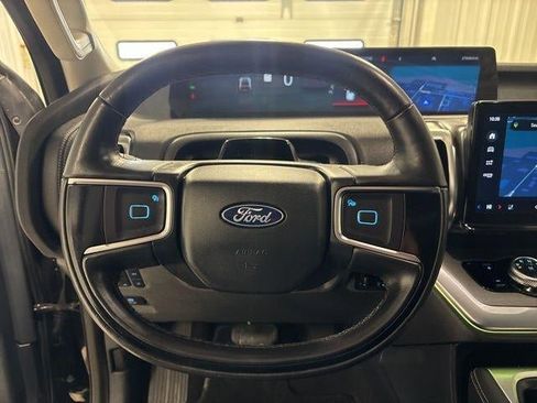 Used 2025 Ford Expedition Platinum AWD/4WD image 15