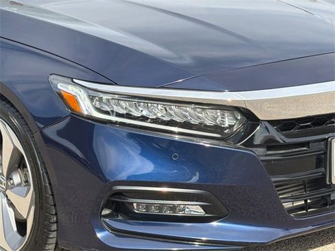 Used 2018 Honda Accord Touring image 4
