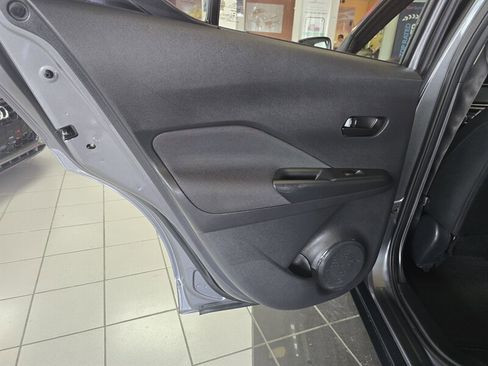 Used 2020 Nissan Kicks S image 10