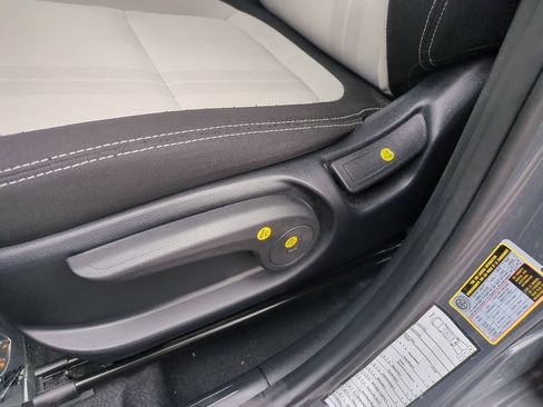 Used 2025 Hyundai Venue SEL FWD image 14
