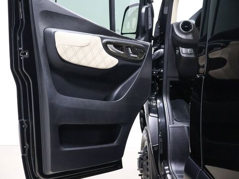 Used 2024 Mercedes-Benz Sprinter 3500 image 17