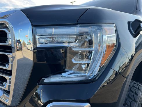 Used 2021 GMC Sierra 1500 SLT w/ Driver Alert Package II image 9