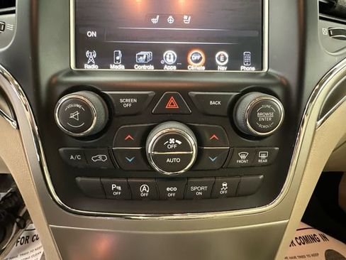 Used 2017 Jeep Grand Cherokee Limited w/ Luxury Group II AWD/4WD image 9