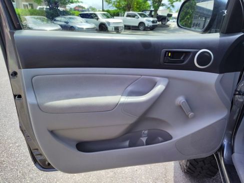 Used 2011 Toyota Tacoma 4x4 Regular Cab image 16