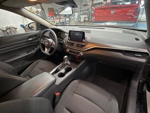 Used 2025 Nissan Altima 2.5 SV image 18
