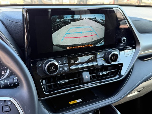 Used 2024 Toyota Highlander XLE FWD image 20